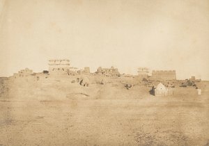 Udsigt over en del af landsbyen Luxor, Theben, 1849-50. af Maxime Du Camp