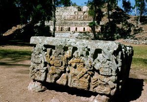 Alter Q med kroning af kongen af den opgående sol, 776 e.Kr af Mayan