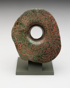 Øreblus med indskåret billede af den vigtigste fuglegud, ca. 300-500 (jadeit) af Mayan Mayan