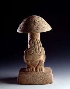 Præcolombiansk kunst, Maya-civilisation, præklassisk periode: basaltskulptur i form af en svamp med repræsentation af en stiliseret slange. fra Kaminaljuyu, Guatemala. Svag. 28,5 x bredde 15,8 cm Guatemala, Museo Nazionale di Archeologia e Etnologia
