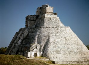 Tryllekunstnerens pyramide, 6. århundrede af Mayan Mayan