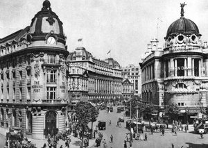 Den vestlige indgang til Aldwych Crescent, London, 1926-1927 af McLeish