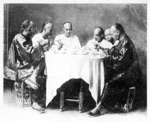 Middagstid, Hong Kong, Kina, omkring 1900-tallet. af Mee Cheung