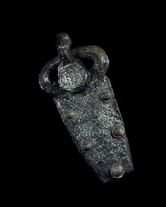 Merovingerkunst: bæltespændeplade i sølvdamasquinjern. 650-700 e.Kr. Paris, Musée Carnavalet.