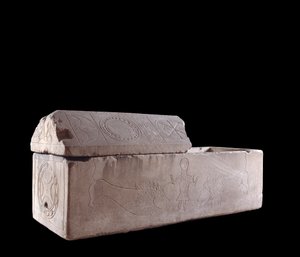 Merovingerkunst: Charentons sarkofag på Cher dekorerer scener af Daniels martyrdød i løvehulen. 7. århundrede. Bourges, Berry Museum af Merovingian