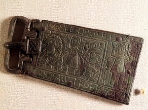 Merovingerkunst: Bronzebæltespænde fra det burgundiske rige (barbariske mennesker), der repræsenterer Daniel i løvegraven. 550-626. Fra Franche-Comte. Nationalmuseet for arkæologi, Saint Germain en Laye