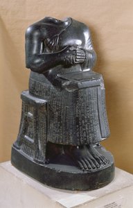 Hovedløs statue af Prins Gudea (2170-2130 f.Kr.) som arkitekt, fra Telloh (gamle Gersu) 2100-2000 f.Kr. (diorit)