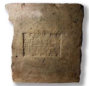 Mursten indskrevet med navnet på kong Nebukadnezzar II, Babylon, ca. 604-561 f.Kr. (ler) af Mesopotamian Mesopotamian