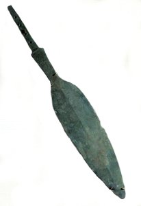 Mesopotamien: kolossalt spyd indskrevet i navnet "Lugal, King of Kish"". Arkaisk dynasti. 2600 f.Kr. Fra Tellos hjemmeside. Søn 0,13x0,85 m Paris, museum du Louvre