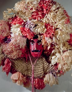 Kostume maske til fejringen af den mexicanske årlige festival Guelaguetza (træ, flettet halm og papir)