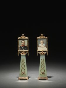 Indrammede miniaturer: Portræt af zar Nicholas II og portræt af storhertuginde Olga, firmaet Peter Carl Fabergé