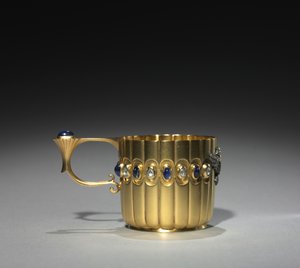 Miniature Cup, firma af Peter Carl Fabergé (1846-1920), før 1896 (guld, diamanter, safirer)