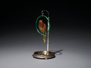 Papegøje på en aborre (papegøje), firma af Peter Carl Fabergé (1846-1920)
