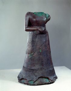 Elamitisk civilisation: bronzestatue af dronning Napir Asu med elamitindskrift. 1250 f.Kr. Fra stedet i Susa, Iran. Søn 1,29x0,73 m Paris, museum du Louvre af Middle Elamite Period