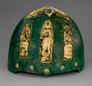 Hjelm med guddommelige figurer under en fugl med udstrakte vinger, ca. 1500-1100 f.Kr. (bronze, guldfolie over bitumen) af Middle Elamite Period