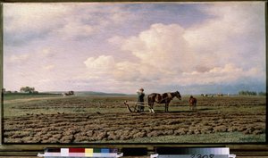 I marken (På marken). Beskrivelse af et landskab af pløjet jord, med bønder og deres hestetrukne plove, i det fjerne bevæger et hold sig ad en grusvej. Maleri af Mikhail Konstantinovich Klodt (1832-1902), olie på lærred