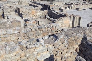 Minoisk arkæologisk sted Phaistos. Nordøstkompleks. Disse rum blev brugt til at opbevare værdifulde rituelle kar. Den berømte "" Phaistos-skive"" med hieroglyfisk skrift blev fundet her med andre lertavler indskrevet i lineær A. Der er også Potter af Minoan