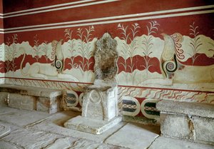 Minoisk civilisation: udsigt over tronsalen i kong Minos a Cnossos (Knossos) palads. Kreta - minoisk civilisation: udsigt over tronsalen i kong Minos palads i Knossos. Kreta, Grækenland af Minoan
