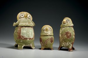 Tre Mixtec polykrome terracotta-figurer, ca. 900-1200