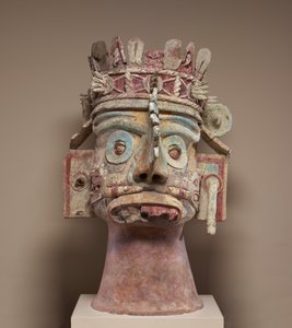 Regnguden Tlalocs hoved, sen postklassisk periode, ca. 1300-1521 (keramik, tufsten, stuk og maling)