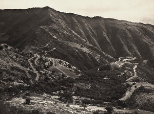 Opbygning af et imperium i den fascistiske tidsalder: vejen på Massaua-Asmara bakkerne, 09/05/1936 (s/h foto) af Modestino Baldinetti