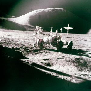 Astronaut med Lunar Roving Vehicle on the Moon, 1970