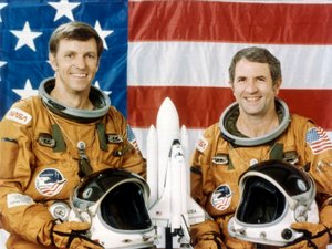 Astronauterne Joe Engle og Richard Truly, anden rumfærgeflyvning, november 1981. af NASA Images