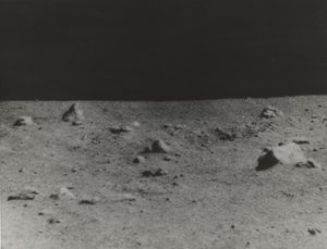 [Lunar Surface fotograferet af Surveyor V], 1967. af NASA Images