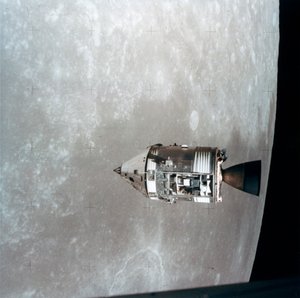 Apollo 15 kommando- og servicemoduler i månekredsløb, 1971.