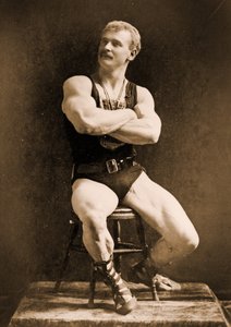 Eugen Sandow, i klassisk oldgræsk-romersk positur, ca. 1893 af Napoleon Sarony