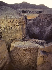 Grøft ved det neolitiske arkæologiske område i Jericho af Nathan Benn