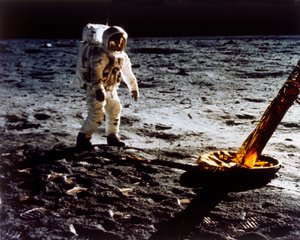 Buzz Aldrin ved benet af Lunar Module, Apollo II mission, juli 1969. af Neil Armstrong
