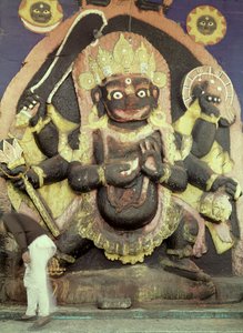 Relief af Kali på Durbar Square (polykrom sten) af Nepalese School
