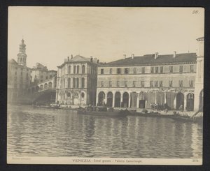Udsigt over Palazzo dei Camerlenghi i Venedig Venedig - Canal Grande - Palazzo Camerlenghi (titel på objekt) af Neue Photographische Gesellschaft