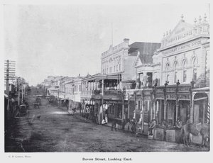 New Plymouth, New Zealand: Devon Street, Looking East (s/h-billede) af New Zealand Photographer