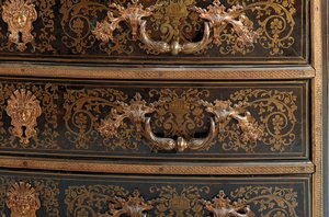 Detalje af en Louis XIV kommode (ormolu, messing, skildpadde og ibenholt boulle) (se også 486114-19) af Nicholas Sageot