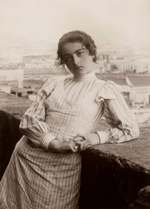 Ung kvinde på en terrasse, Napoli af Nicola Biondi