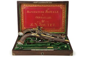 Et par sølvmonterede riflede flintlåspistoler, Versailles