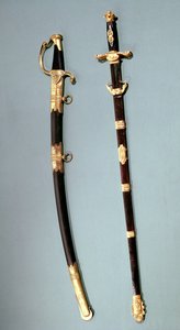 Erindringssværd givet af Napoleon Bonaparte for at have hjulpet ham med hans vellykkede statskup ved Saint Cloud den 18. brumaire an 8 (9. november 1799) og et tveægget sværd af en general-haver (mig.