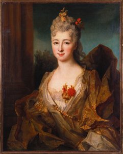 Portræt af en dame, halvlang, i en hvid og guld broderet kjole, med blomster i håret af Nicolas de Largillière
