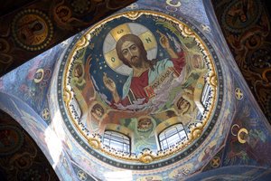 Christ Pantocrator under den centrale kuppel af Frelserens Kirke af Spildt Blod i St. Peters af Nikolai Nikolayevich Harlamov