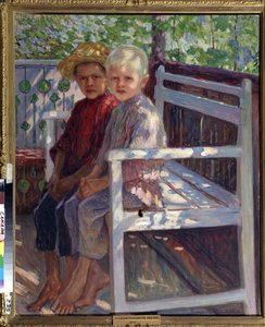 Børn (Børn). To børn, det ene med lyst hår, det andet med brunt hår, sidder barfodet på en bænk i solen. Maleri af Nikolai Petrovich Bogdanov Belsky (Bogdanov-Belsky) (Bogdanov Belsky) (Bogdanov-Belsky) (1868-1945). Olie på lærred