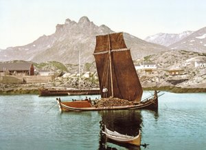 Nordlandsbåd med tømmerlast, Norge, 1890-1900