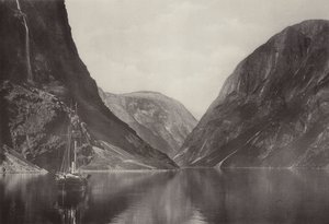 Næroyfjorden fra Vikingvang Hotel (s/h foto) af Norwegian Photographer