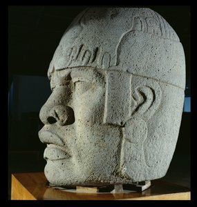 Colossal Head 4 fra San Lorenzo, Veracruz, Mexico, præklassisk (basalt)
