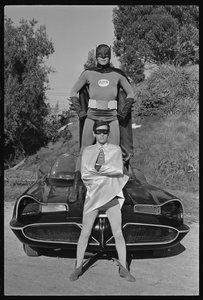 Batman og Robin og Batmobile på settet til 