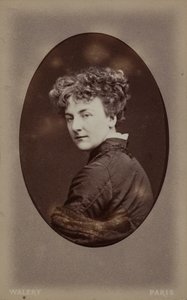 Portræt af Jane Dieulafoy 1851-1916, ca. 1890. af Ostroróg