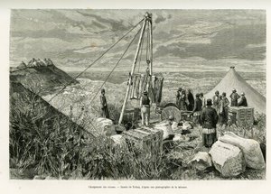 Indlæsning af kasser med arkæologiske udgravninger, Persien. Gravering af Tofani, for at illustrere historien A Suse af Oswaldo Tofani