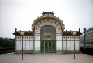 Art Nouveau: udsigt over pavillonen på Karlsplatz metrostation (nu café) lavet af arkitekt Otto Wagner (1841-1918) (Wiensk løsrivelse) 1894-1899 Wien, Østrig