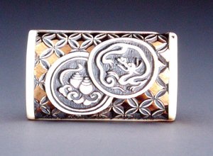 Netsuke med gennembrudt design, o.1870 (hjort-antler) (forside af 208395)
